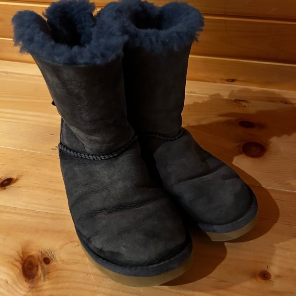 Women’s Uggs size 7 - Picture 1 of 8